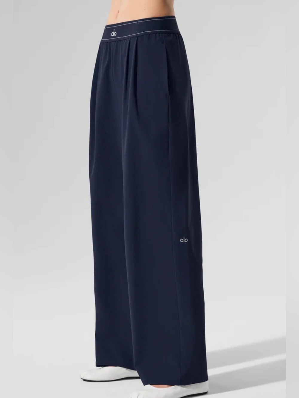 Alo Yoga Suit Up Trouser (Regular) In Navy - Xxs - Gem